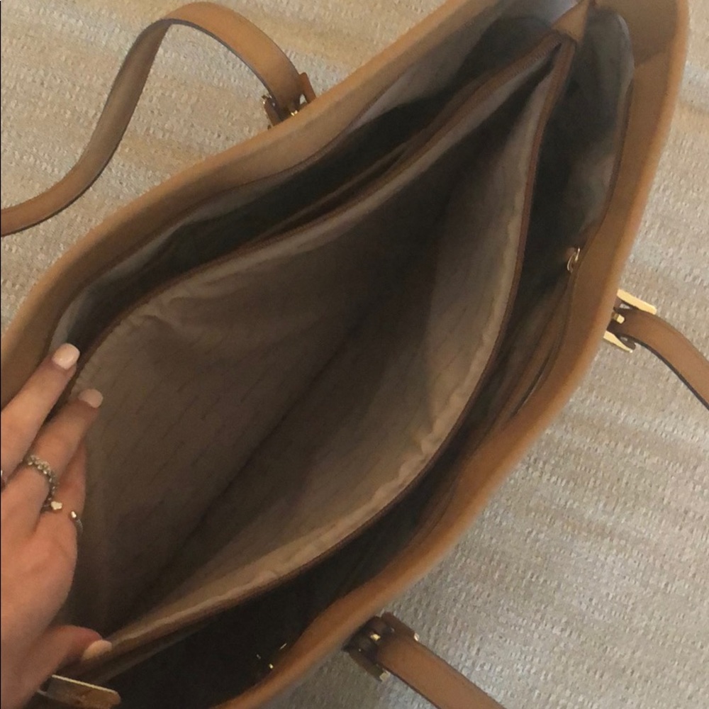 michael kors tote bag with laptop compartment - Picture 5 of 8